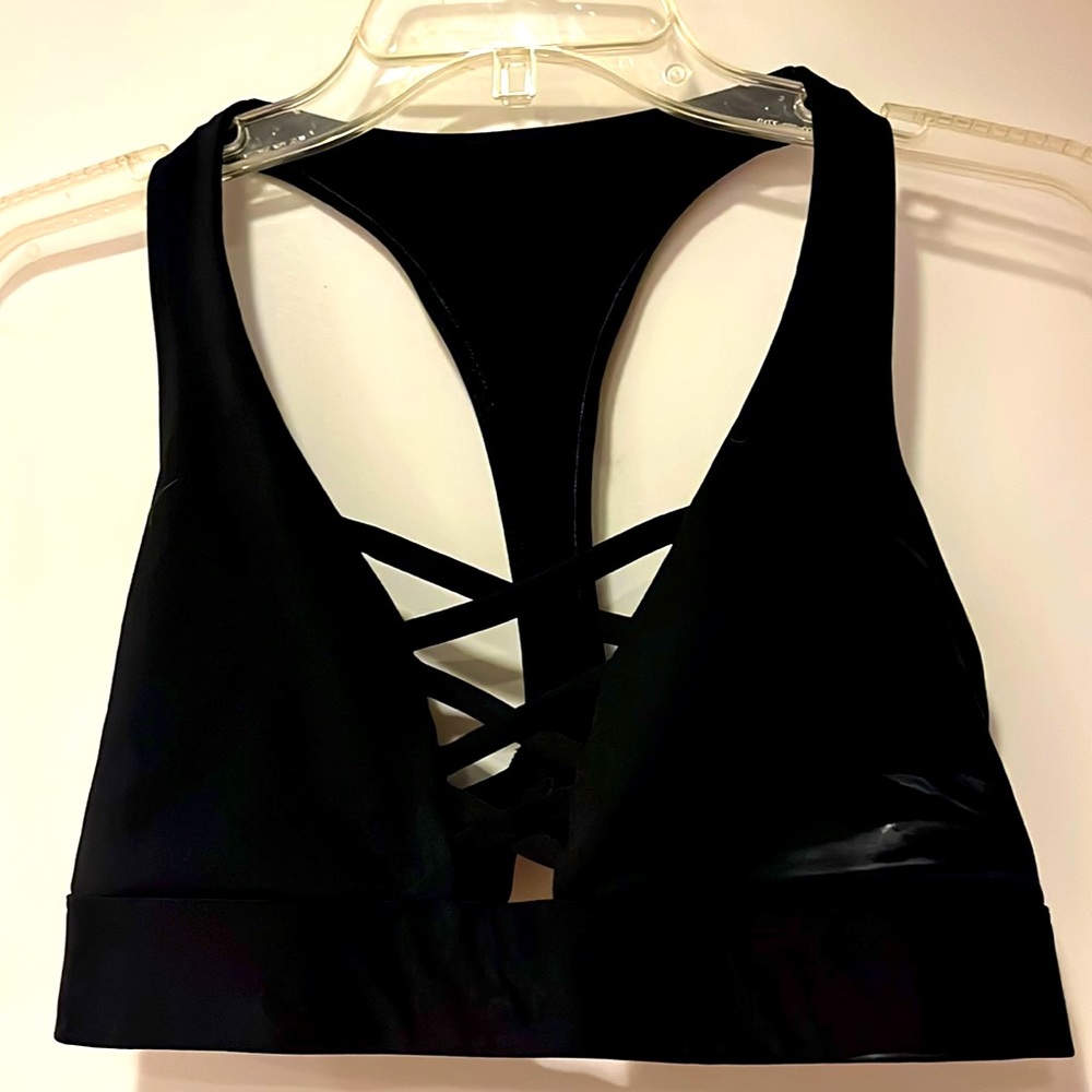PINK Ultimate Criss Cross Bra